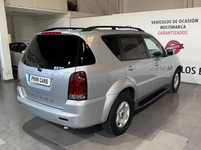 Usado SsangYong Rexton 165 CV (121 kW) 2005 Gris / plata SUV