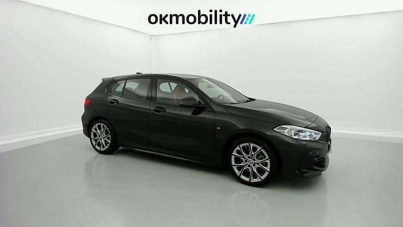 Usado BMW 118 M Sport 136 CV (100 kW) 2024 Saphirschwarz Utilitario