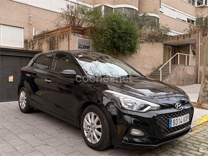 Usado Hyundai i20 100 CV (73 kW) 2018 Negro Berlina