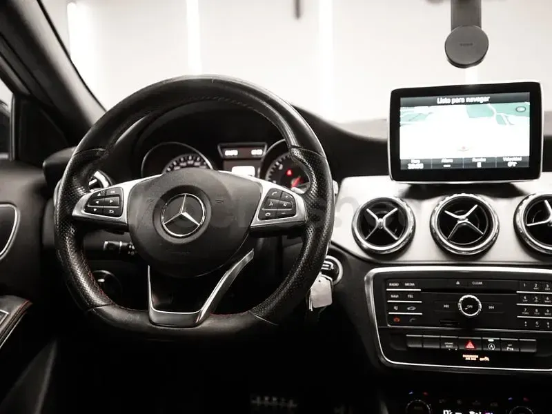 Usado Mercedes GLA200 AMG line 136 CV (100 kW) 2015 Gris / plata SUV