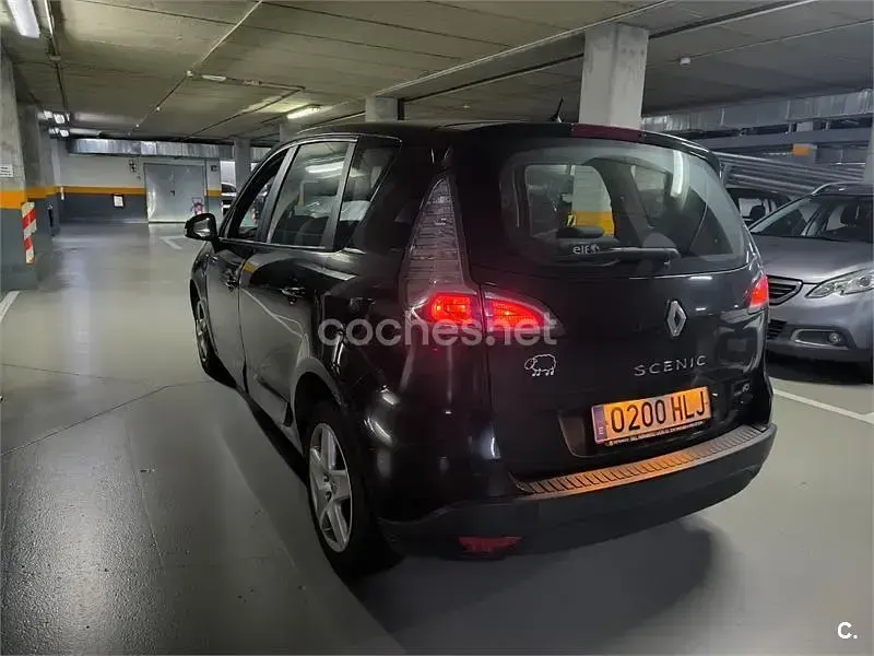 Usado Renault Scénic III 95 CV (69 kW) 2012 Negro Monovolumen