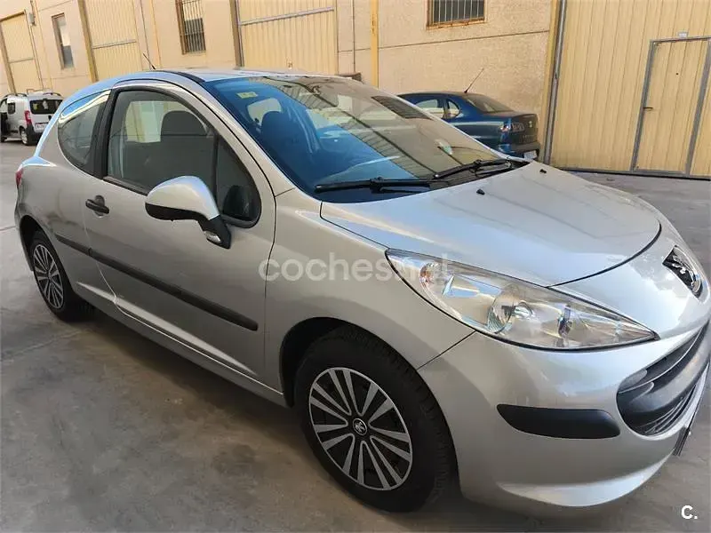 Usado Peugeot 207 75 CV (55 kW) 2007 Blanco Berlina