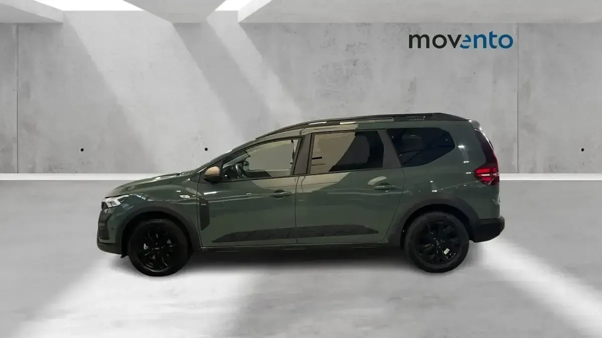 Usado Dacia Jogger Extreme 140 CV (102 kW) 2025 Verde Monovolumen