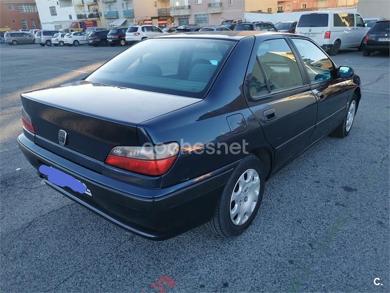 Usado Peugeot 406 110 CV (80 kW) 1999 Azul Berlina