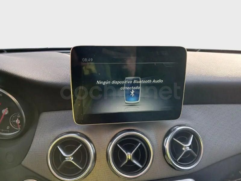 Usado Mercedes GLA180 122 CV (89 kW) 2019 Blanco SUV