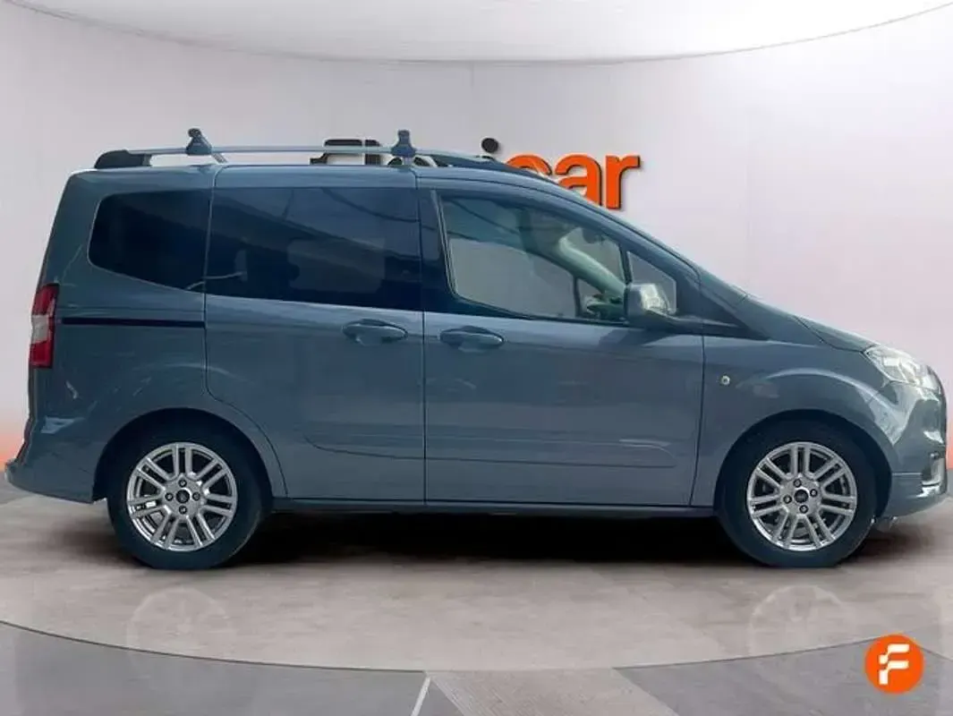 Usado Ford Tourneo Ambiente 102 CV (75 kW) 2018 Azul Van