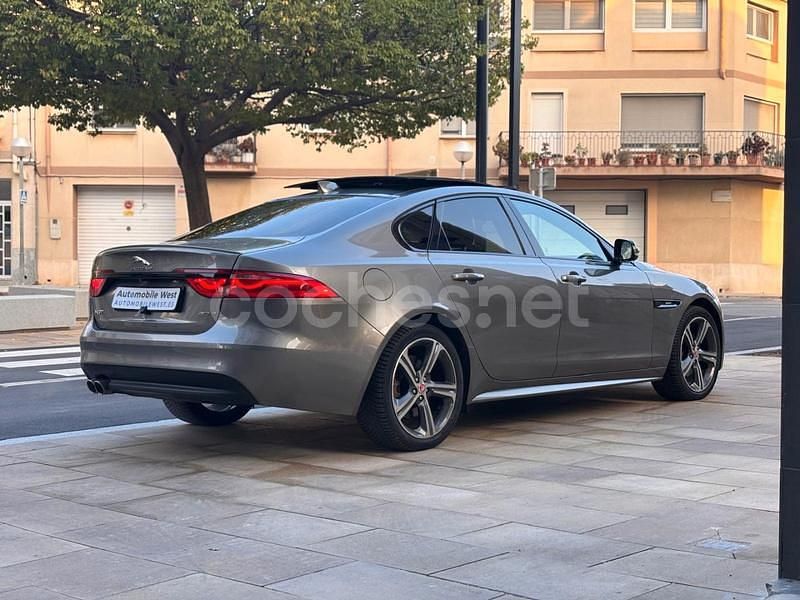 Usado Jaguar XF R-Sport 180 CV (132 kW) 2019 Gris / plata Berlina