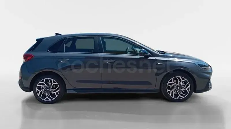Nuevo Hyundai i30 N Line 100 CV (73 kW) 2026 Gris / plata Berlina
