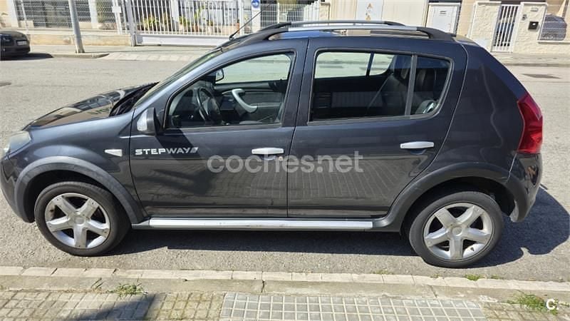 Usado Dacia Sandero Stepway 90 CV (66 kW) 2012 Negro Berlina