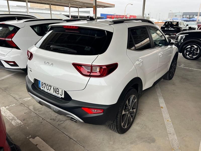 Usado Kia Stonic Style 100 CV (73 kW) 2025 Blanco SUV