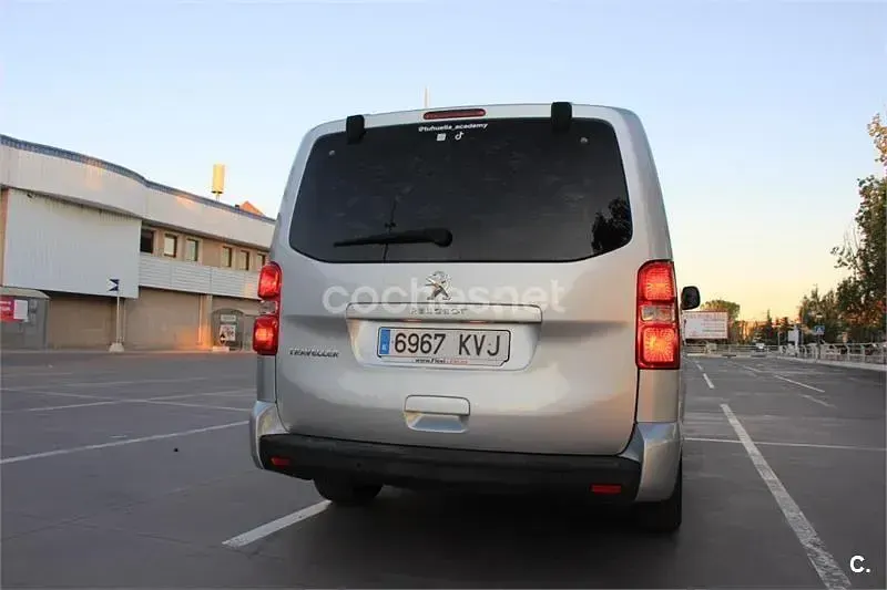 Usado Peugeot Traveller Business-Line 180 CV (132 kW) 2019 Gris / plata Monovolumen