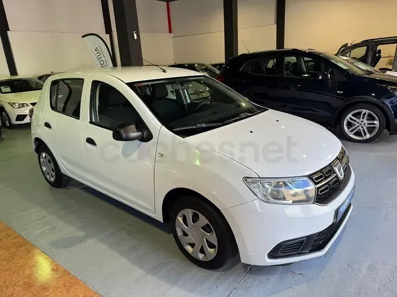 Usado Dacia Sandero Acces 73 CV (53 kW) 2018 Blanco Berlina