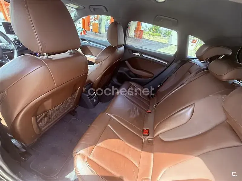 Usado Audi A3 Ambiente 105 CV (77 kW) 2013 Marrón Berlina