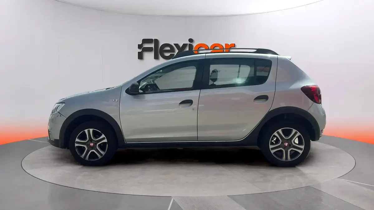 Usado Dacia Sandero Comfort 95 CV (69 kW) 2019 Gris Utilitario