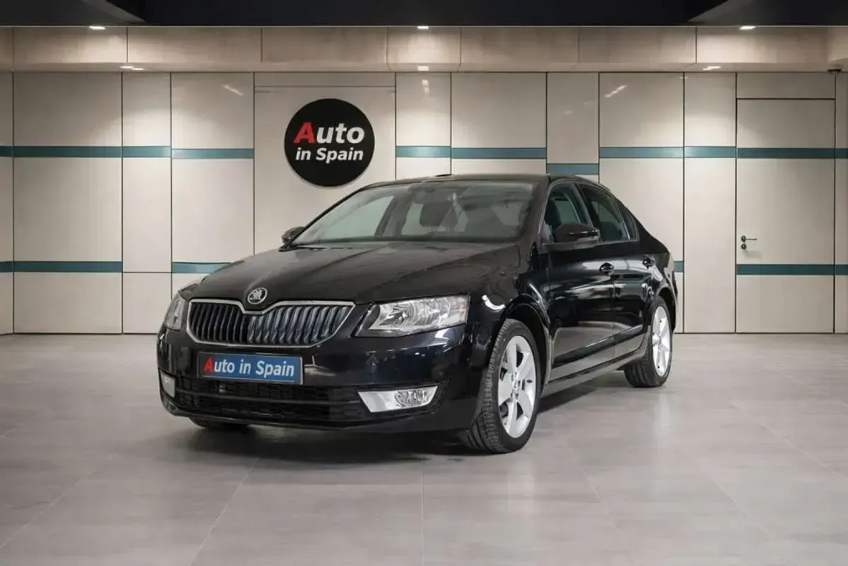 Usado Skoda Octavia Ambition 150 CV (110 kW) 2014 Negro Familiar