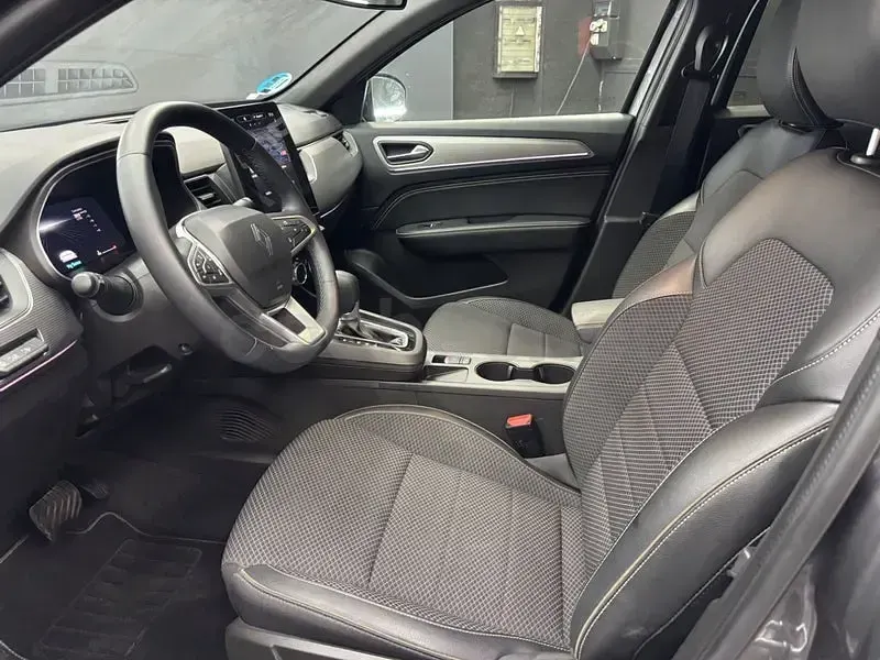 Usado Renault Arkana Techno 140 CV (102 kW) 2025 Gris / plata SUV