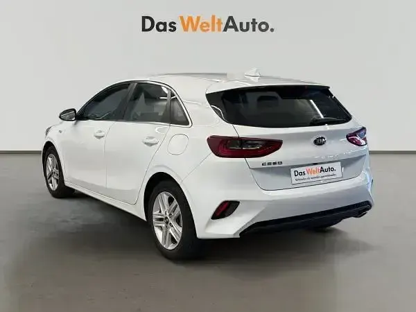 Usado Kia Ceed 140 CV (102 kW) 2019 Blanco Utilitario