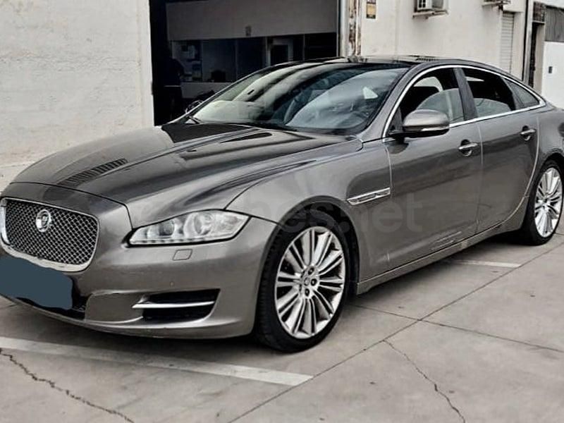 Usado Jaguar XJ Portfolio 275 CV (202 kW) 2010 Gris / plata Berlina
