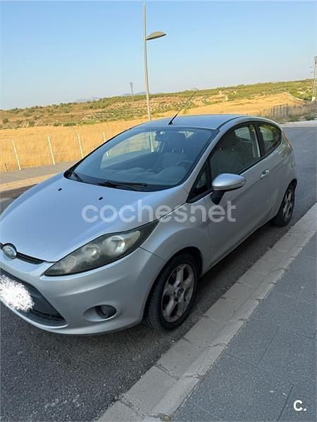 Gris / plata Usado 2009 Ford Fiesta Trend Utilitario | 3600 € (Precio justo) - Imagen 1/4