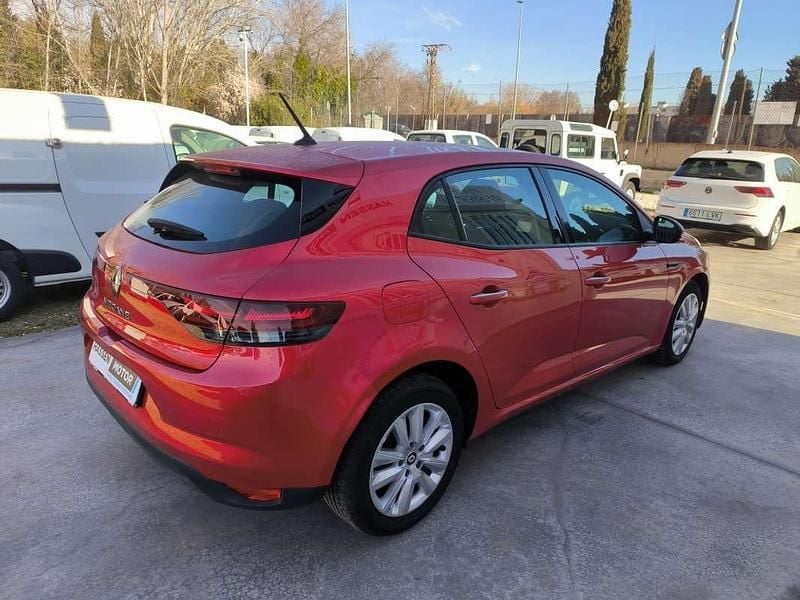 Usado Renault Mégane IV Business 116 CV (85 kW) 2021 Rojo Utilitario