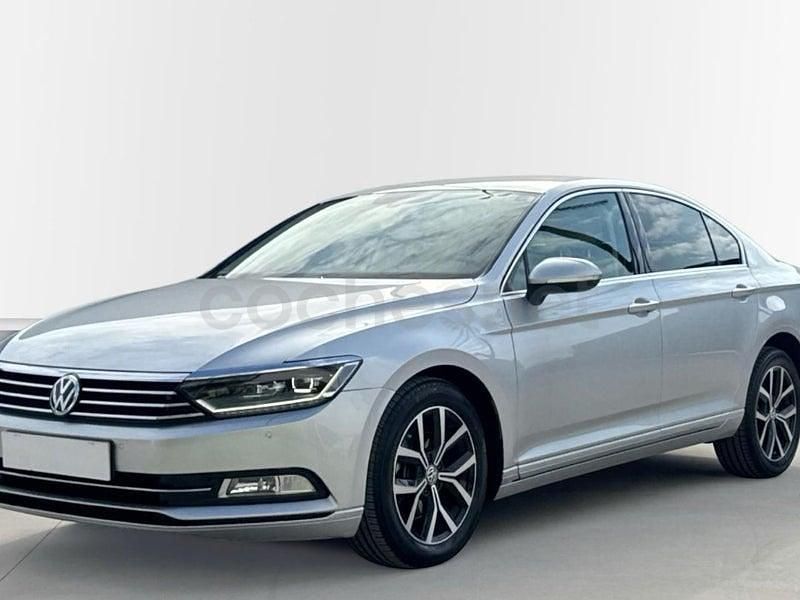 Usado VW Passat Advance 150 CV (110 kW) 2016 Gris / plata Berlina