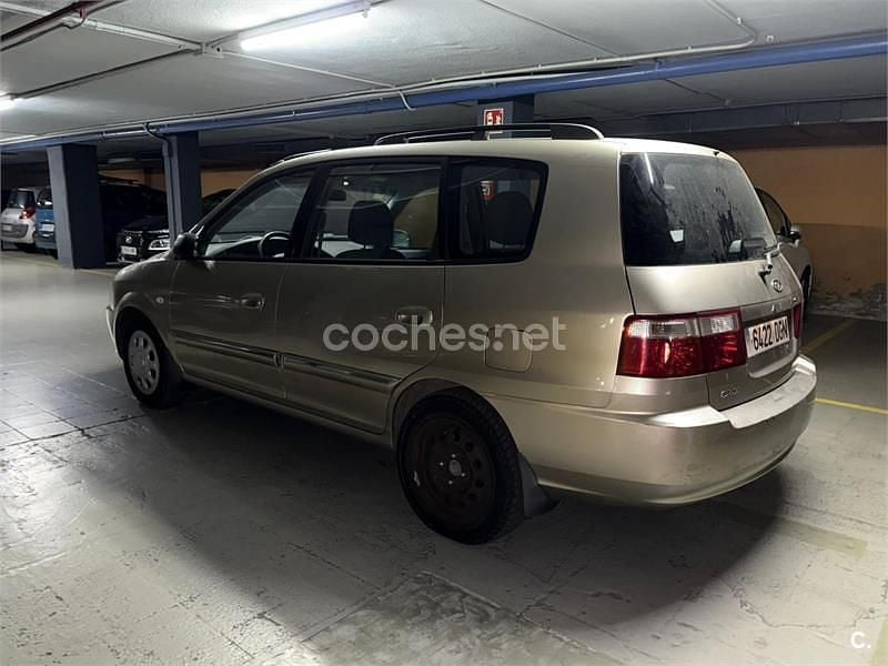 Usado Kia Carens LX 112 CV (82 kW) 2005 Beige Monovolumen