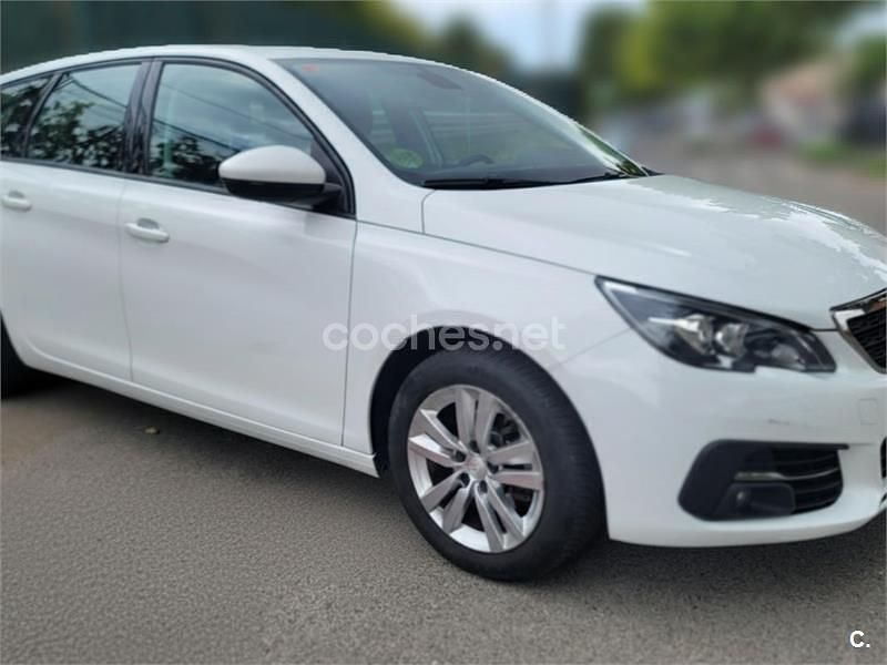 Usado Peugeot 308 SW Access 110 CV (80 kW) 2021 Blanco Familiar