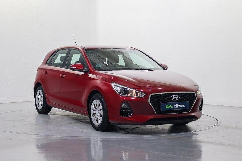 Usado Hyundai i30 95 CV (69 kW) 2018 Rojo Berlina