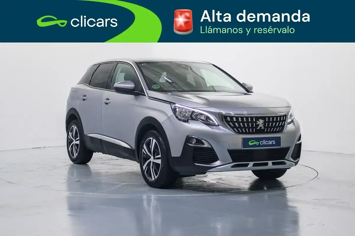Usado Peugeot 3008 Allure 130 CV (95 kW) 2019 Gris / plata SUV