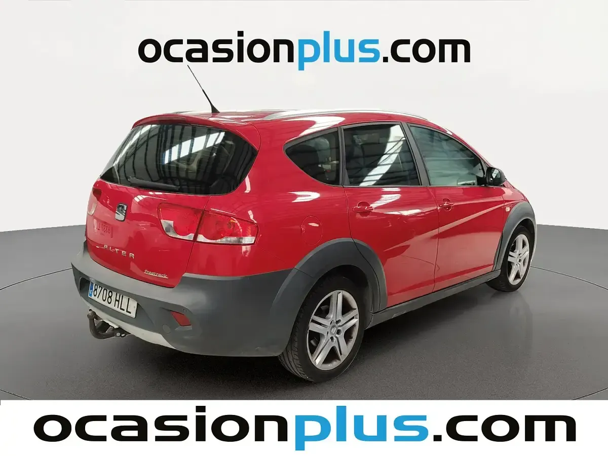 Usado Seat Altea 105 CV (77 kW) 2012 Rojo SUV