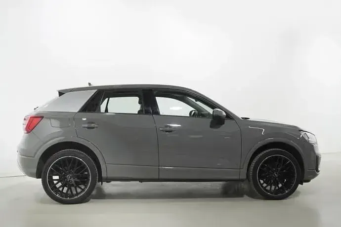 Usado Audi Q2 Sport 150 CV (110 kW) 2018 Gris / plata SUV