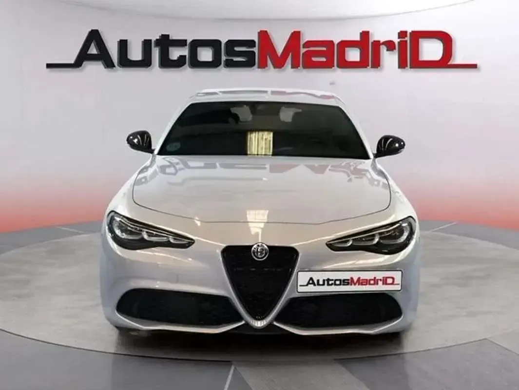 Usado Alfa Romeo Giulia Sprint 160 CV (117 kW) 2023 Gris Berlina