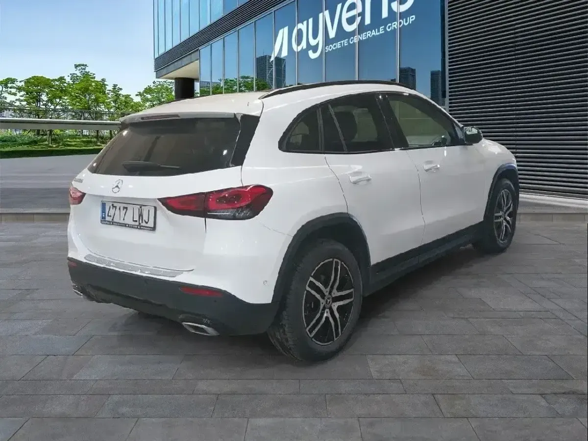Usado Mercedes GLA180 136 CV (100 kW) 2022 Blanco SUV