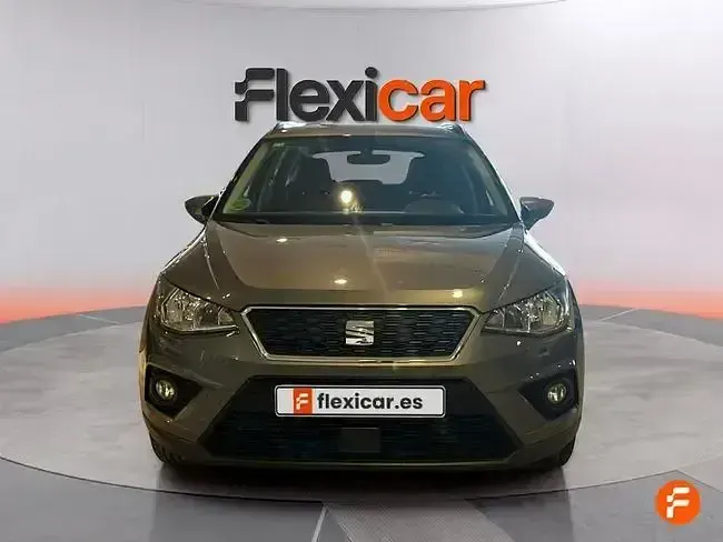 Usado Seat Arona Ecomotive 95 CV (69 kW) 2018 Gris SUV