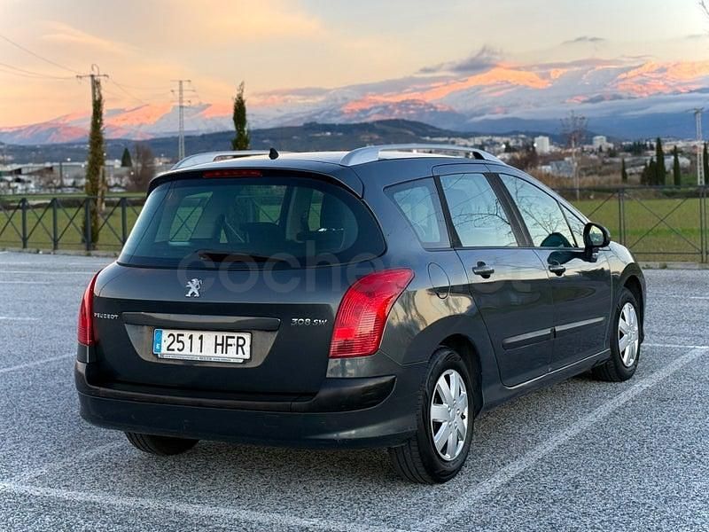 Usado Peugeot 308 SW Access 92 CV (67 kW) 2011 Gris / plata Familiar