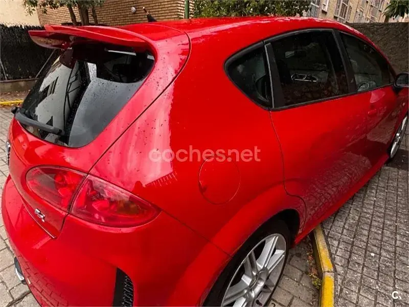 Begagnad Seat Leon FR 170 HK (125 kW) 2008 Röd Halvkombi