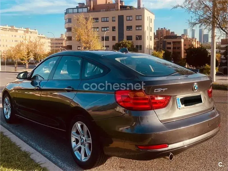 Usado BMW 318 Sport Line 143 CV (105 kW) 2014 Negro Berlina