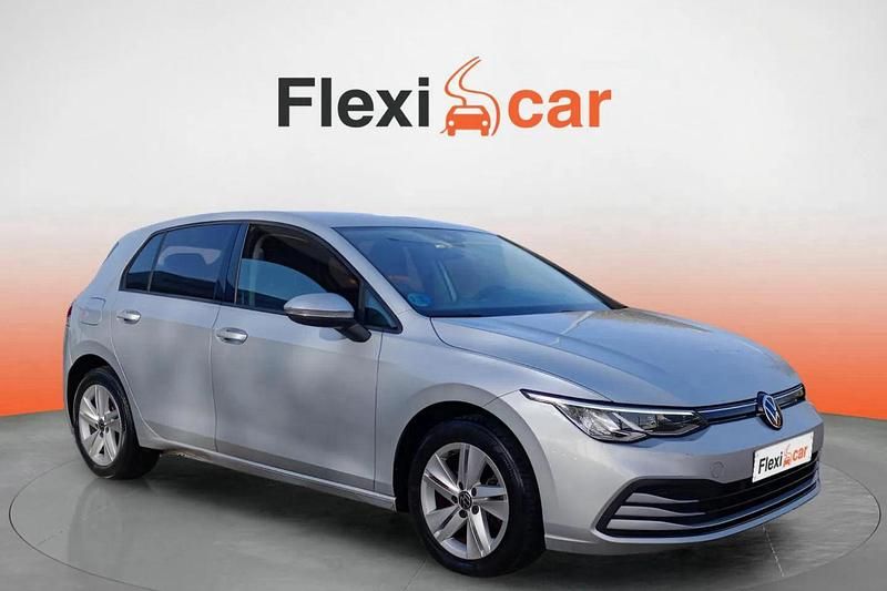 Usado VW Golf VIII Life 110 HP (80 kW) 2021 Cinzento Sedan