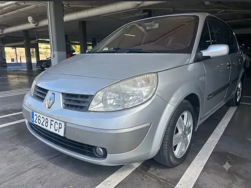Usado Renault Scénic II Dynamique 110 CV (80 kW) 2006 Gris / plata Monovolumen
