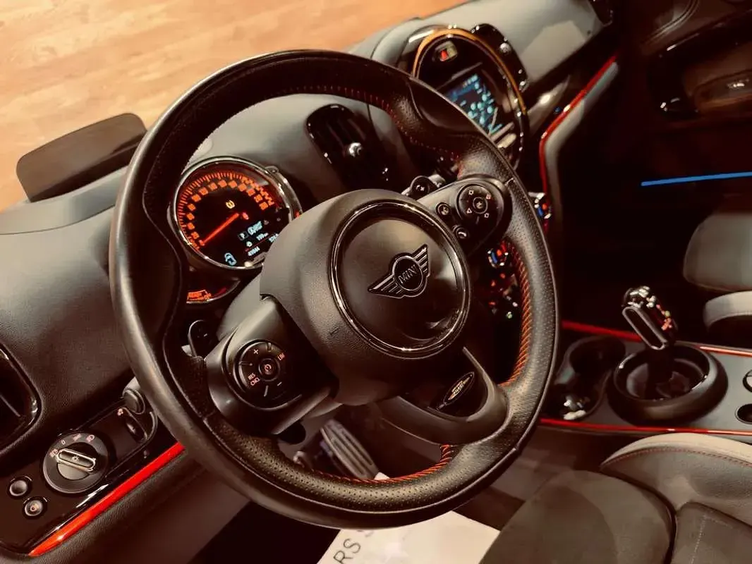 Usado Mini John Cooper Works 300 CV (220 kW) 2020 Rojo Utilitario