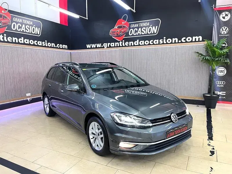 Usado VW Golf VII Advance 116 CV (85 kW) 2020 Gris / plata Familiar