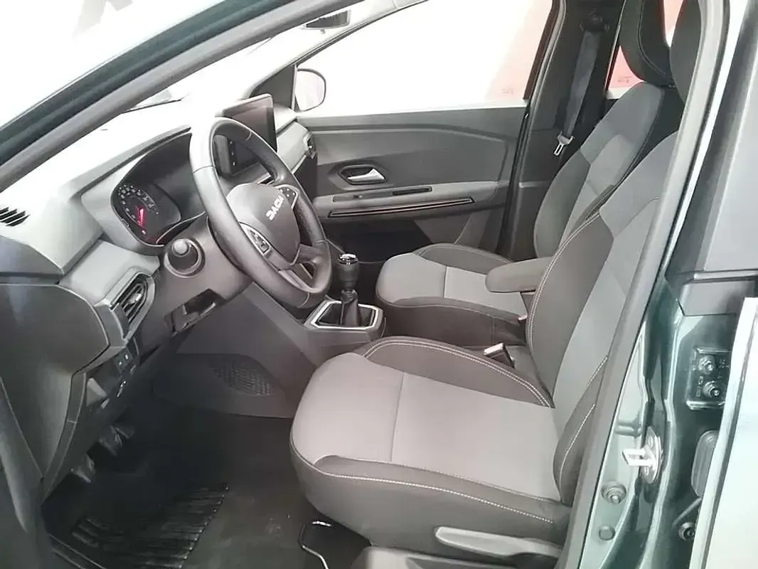 Usado Dacia Sandero Extreme 101 CV (74 kW) 2025 Verde Utilitario