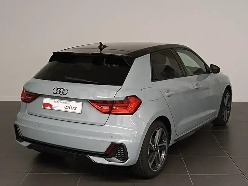 Usado Audi A1 Sportback 116 CV (85 kW) 2025 Gris / plata Utilitario