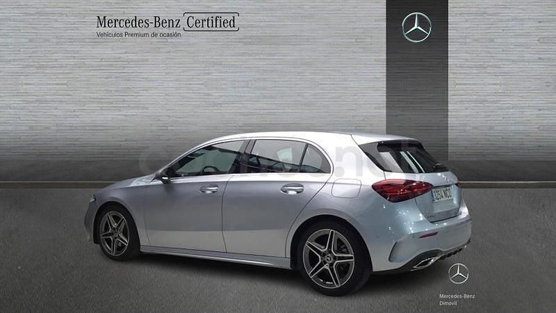Usado Mercedes A180 136 CV (100 kW) 2025 Gris / plata Berlina