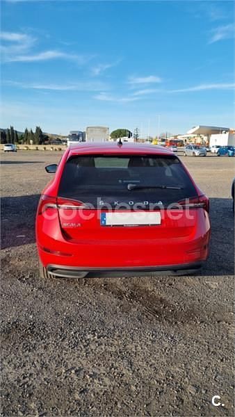 Usado Skoda Scala Ambition 115 CV (84 kW) 2021 Rojo Utilitario