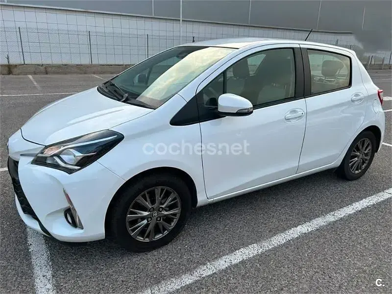 Usado Toyota Yaris Active 111 CV (81 kW) 2018 Blanco Berlina