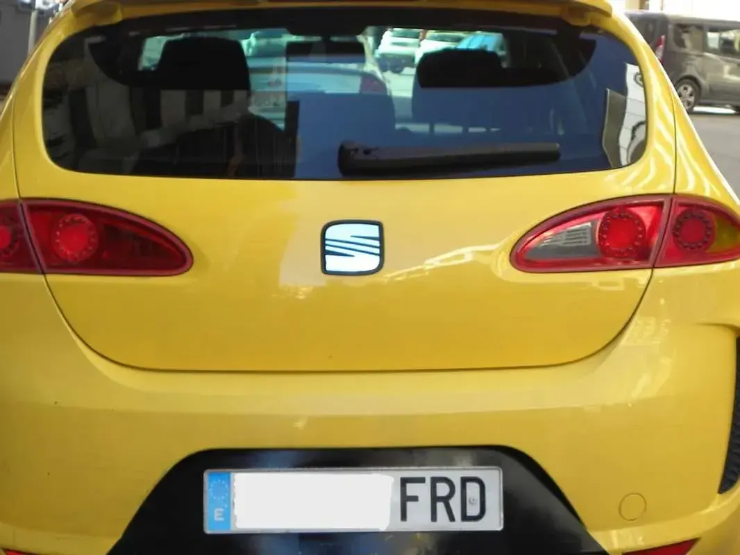 Usado Seat Leon Sport 140 CV (102 kW) 2007 Amarillo Utilitario