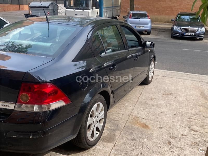 Negro Usado 2009 Opel Astra Enjoy Berlina | 2800 € (Buen precio) - Imagen 1/4