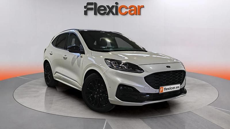 Usado Ford Kuga ST-Line 150 HP (110 kW) 2023 Branco SUV