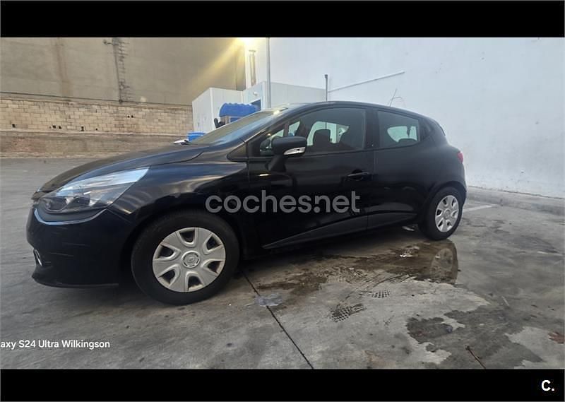 Begagnad Renault Clio IV Authentique 75 HK (55 kW) 2015 Svart Sedan